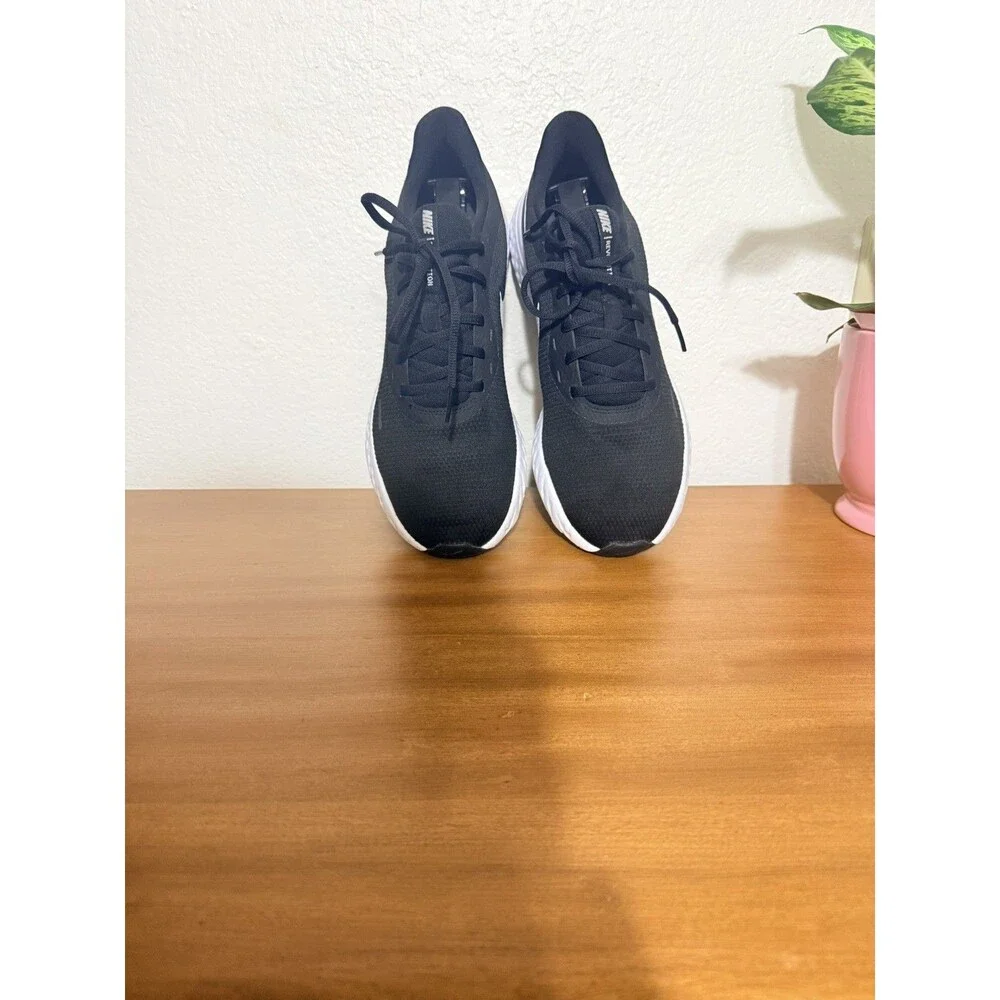 Nike Revolution 5 Black/White Running Shoes Men's Size 11 BQ3204-002